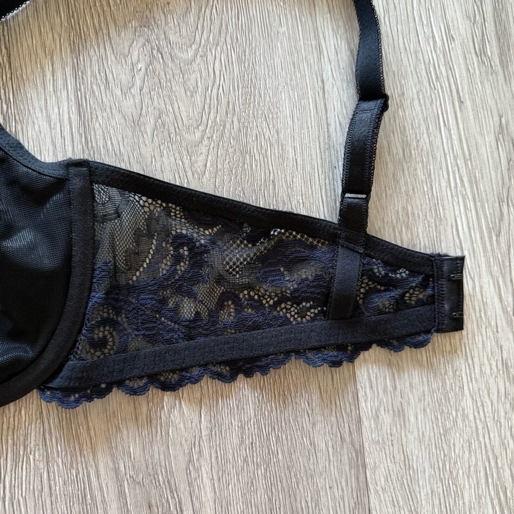 Wacoal Instant Icon Lace Underwire Bra in Eclipse - Picture 9 of 13